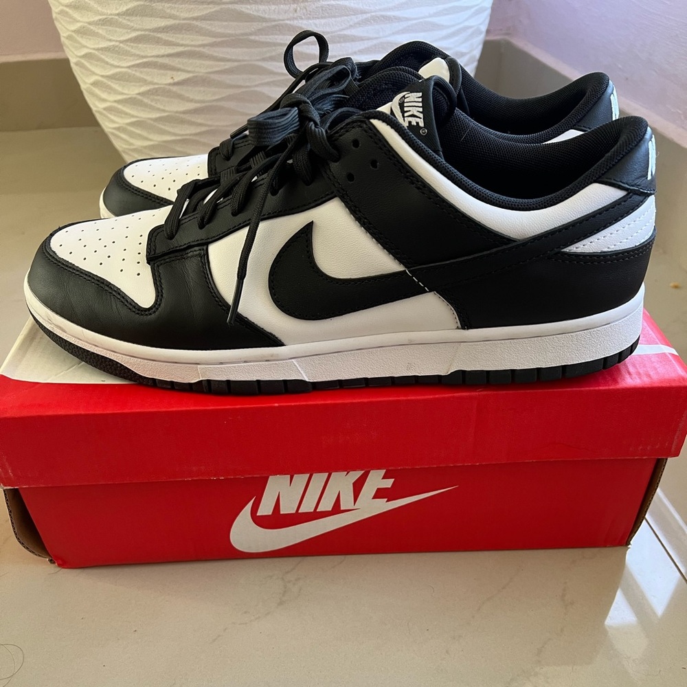 NIKE DUNK LOW RETRO PANDA SIZE 12